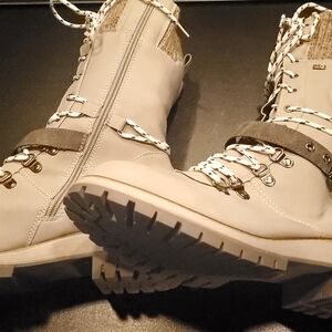 Stylish Cream Lace-Up Boots Tek